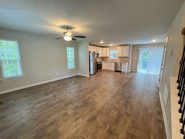 Building Photo - 4Bed/2.5Bath Lake Monticello Rental
