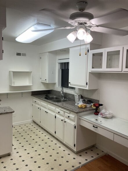 Building Photo - 4513 W 132nd St