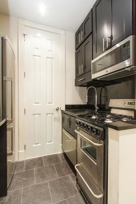 Building Photo - 248 Mott St