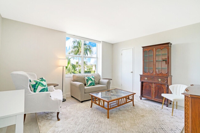 Building Photo - 354 Chilean Ave