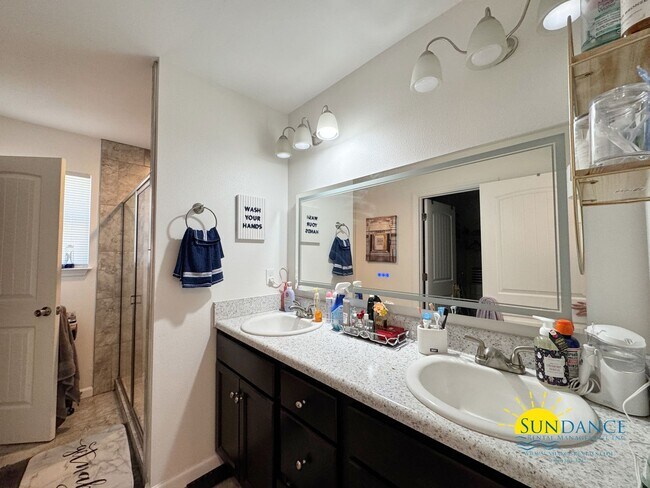 Building Photo - Stunning 4 Bedroom Home in Shiloh Place!