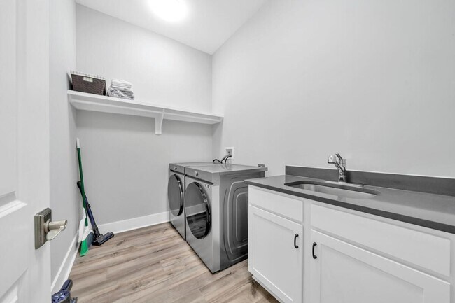 Building Photo - 117 River Rise Wy