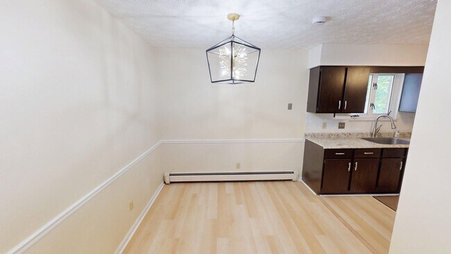 Building Photo - Excellent Location! Canfield, 2 Bedroom Re...