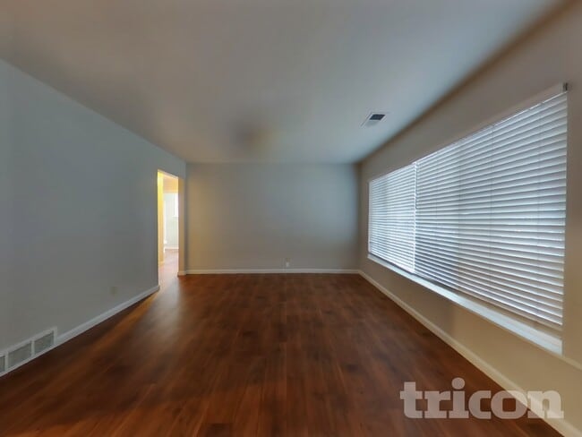 Building Photo - 2749 El Rey St