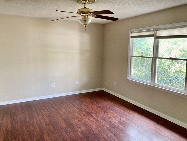 Building Photo - 444 Cherokee Dr