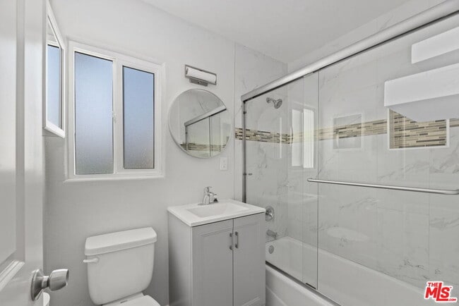 Building Photo - 1960 N Ontario St