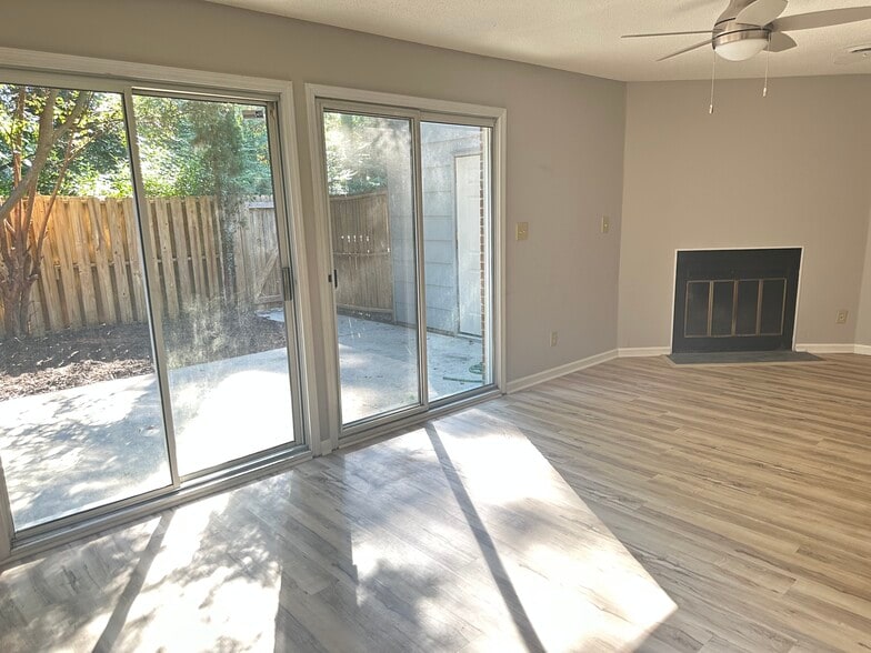 Living room to private patio - 910 Dolphin Ct