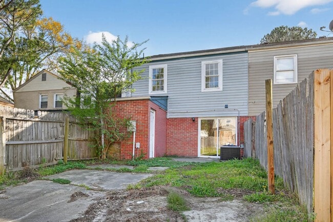 Building Photo - Updated 3BR Home in Virginia Beach with Modern Finishes & Prime Location