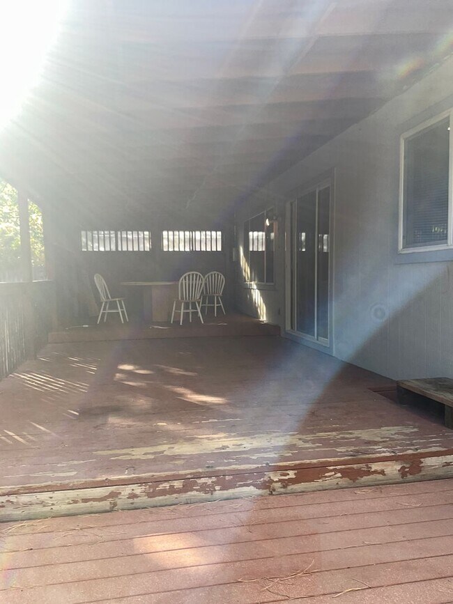 Building Photo - Sparks Family Home in Great Commuting and shopping Location with $1000 Move in Rent Credit!