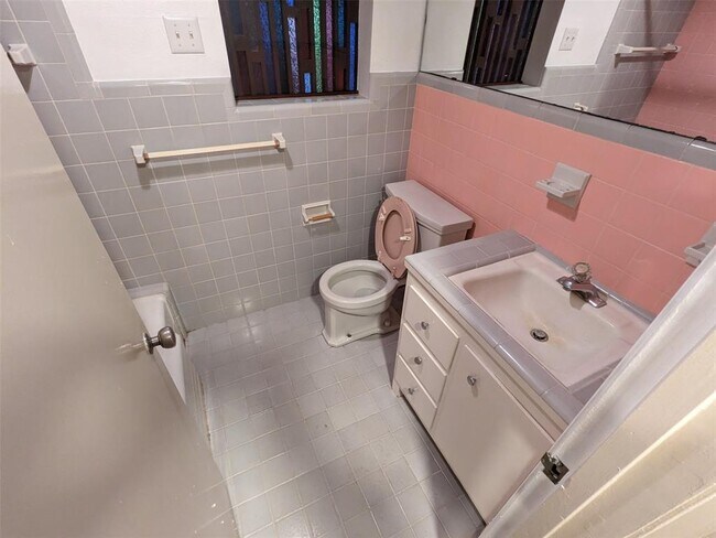 Building Photo - 6441 Sharpview Dr