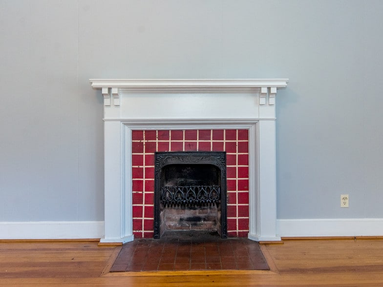 Decorative fireplace - 36 Forrest St