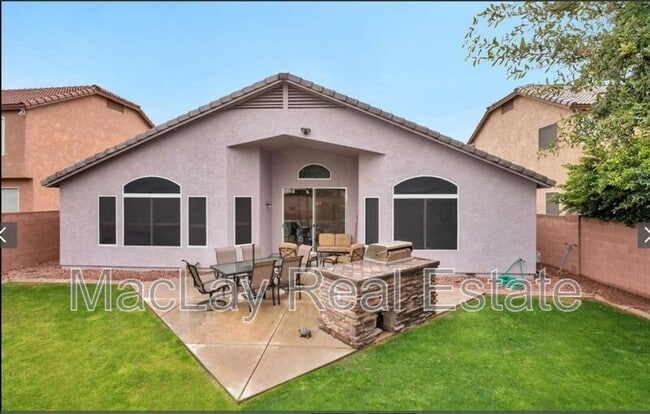 Building Photo - 4206 E Redwood Ln