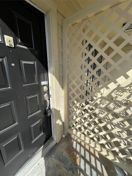 Building Photo - 2121 El Paseo St