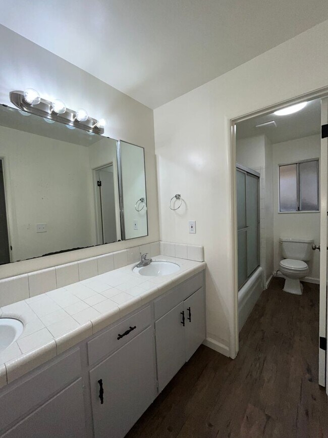Building Photo - 4061