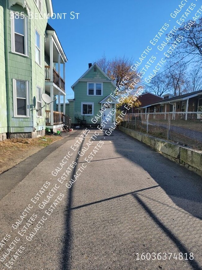 Building Photo - Single Family Home Off-street parking and ...