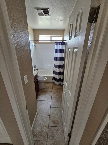 Building Photo - 4945 E Fox St