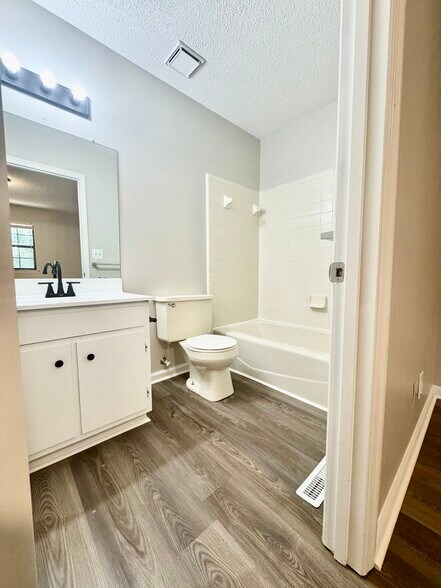 Building Photo - 4963 Brighton Ln