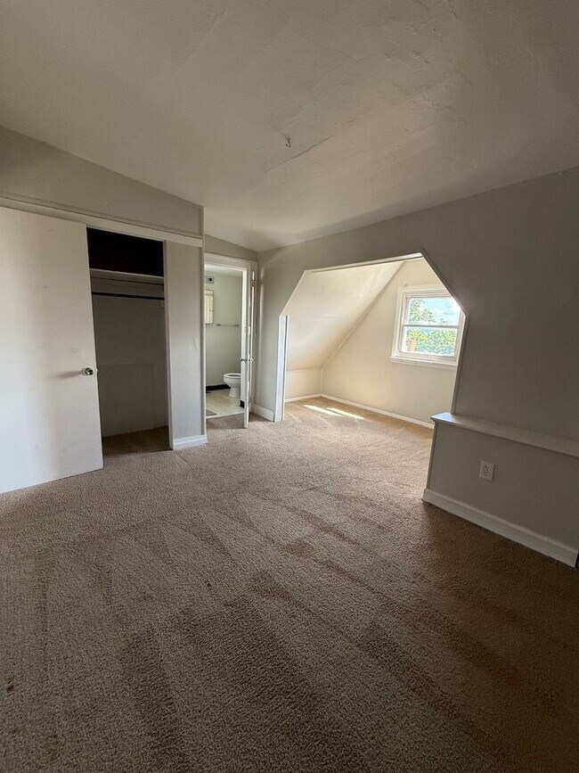 Building Photo - 1 Bed 1 Bath in Swissvale