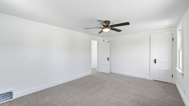 Building Photo - NEW LISTING! 2 Bedroom home!