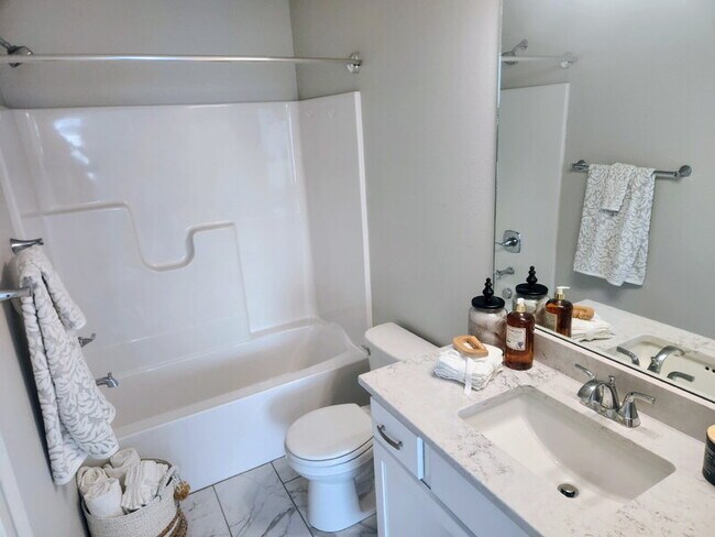 Building Photo - 2728 Yordi Dr