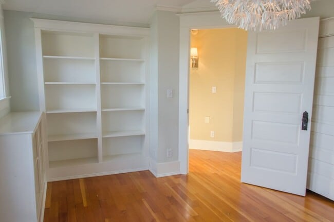Building Photo - 4Bd/2.75Ba Seattle House
