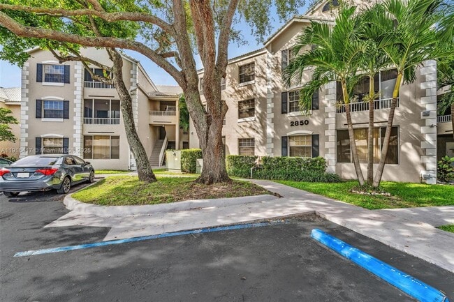 Building Photo - 2850 N Oakland Forest Dr