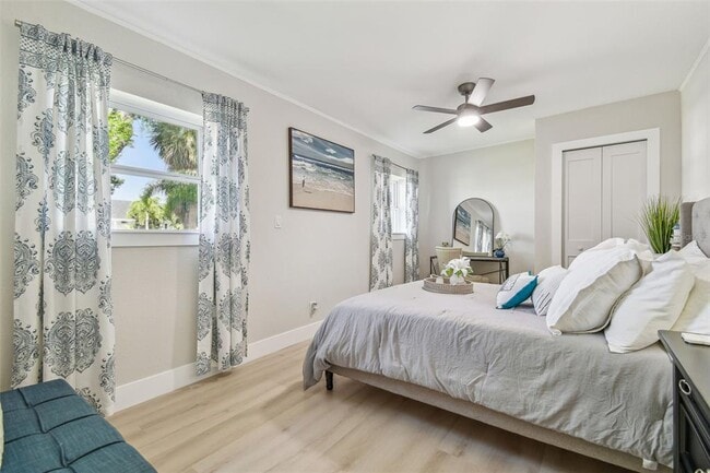 Building Photo - 3922 Fontainebleau Dr