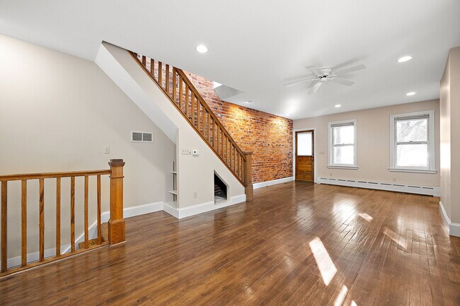 Building Photo - 1516 N Clayton St