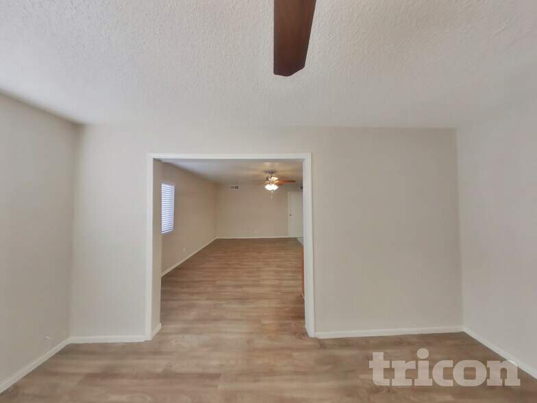 Building Photo - 4078 Deerfield Ave