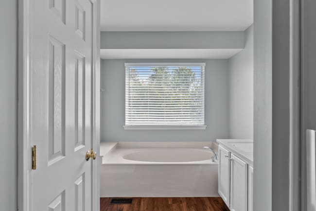 Building Photo - 665 Top Notch Ln