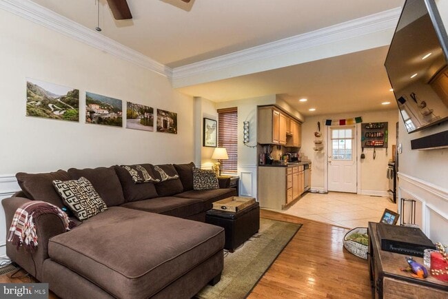 Building Photo - 916 S 25th St