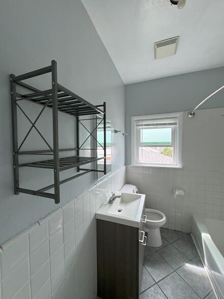 Building Photo - 6515 1/2 Northside Dr