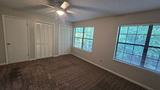 Building Photo - Beautiful Large home off of Mahan