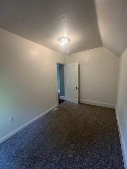 Bedroom 3 - 507 Center Ave