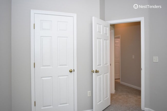 Building Photo - Three Bedroom in Cambridge at Oak Leaf Pla...