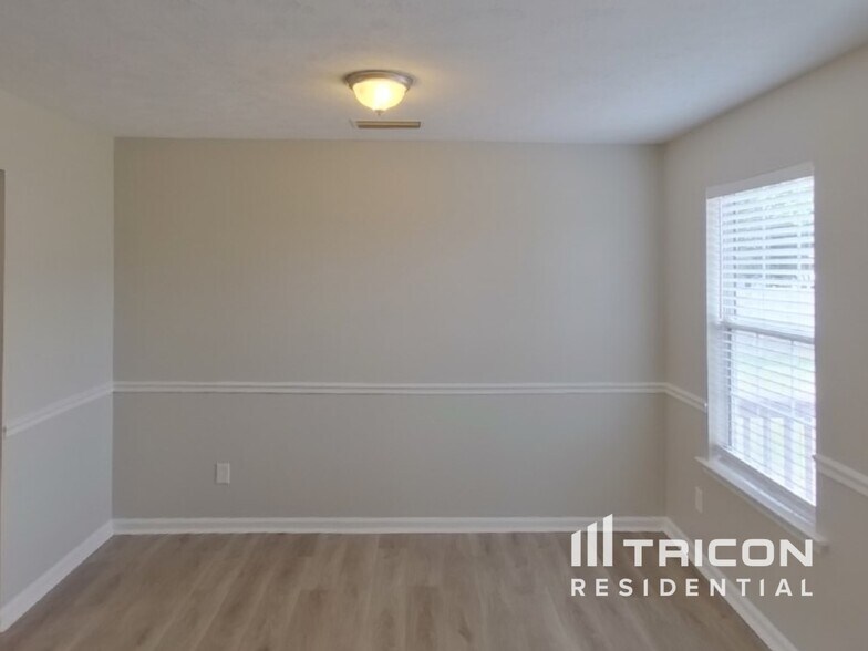 Building Photo - 3002 Henderson Ln