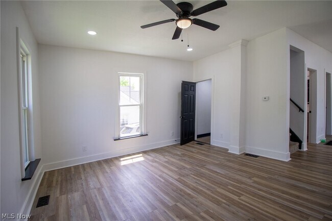 Building Photo - 8210 Maple Ave