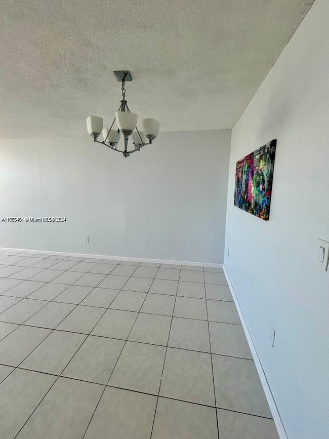 Building Photo - 1200 NE Miami Gardens Dr