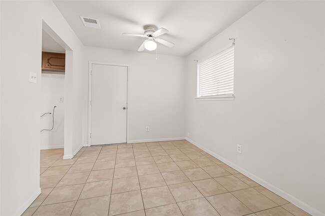 Building Photo - 9302 Eblen Dr