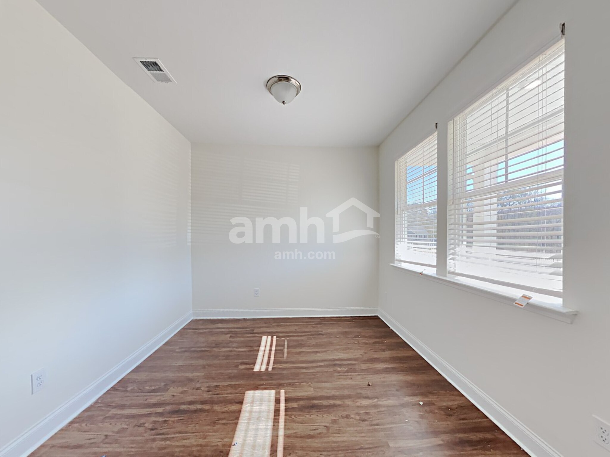 Building Photo - 129 Dog Path Trl