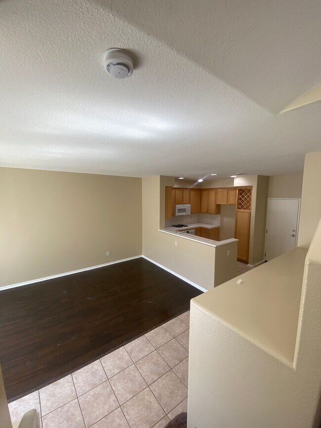 Building Photo - Anaheim HIlls 3 Bedroom