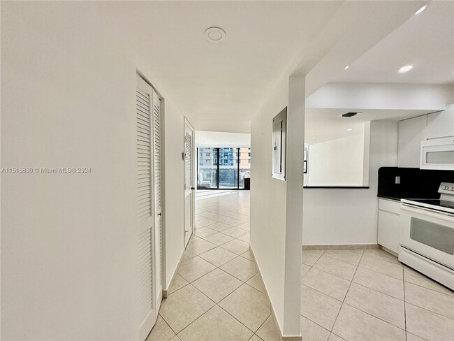 Building Photo - 2301 S Ocean Dr