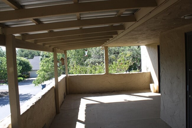 Building Photo - 537 Sand Bend Dr