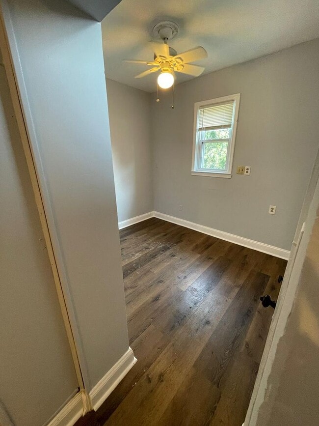 Building Photo - 3840 Dolfield Ave