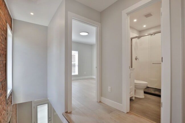 Building Photo - EAST FRANKLINTON ARTIST DISTRICT!  SUNNY N...