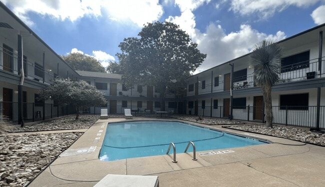 Primary Photo - 515 Shoal Creek Blvd