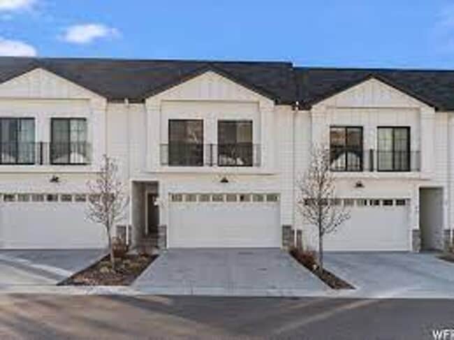 Building Photo - BEAUTIFUL TOWNHOUSE W 2 CAR GARAGE ATTACHED