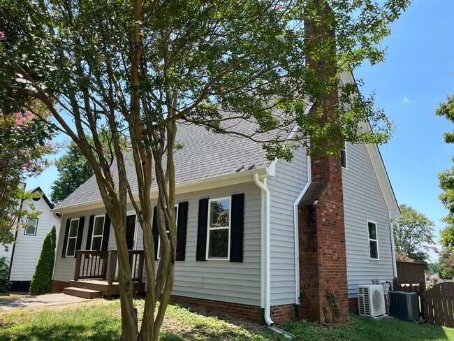Building Photo - 1775 Ralee Dr
