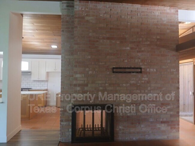 Building Photo - 730 Bradshaw Dr