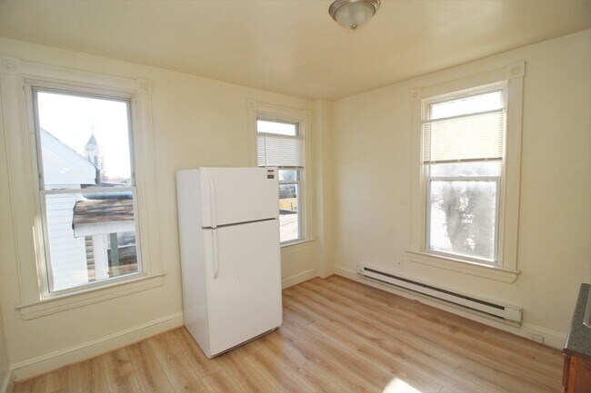Building Photo - 6901-6903 Belair Rd